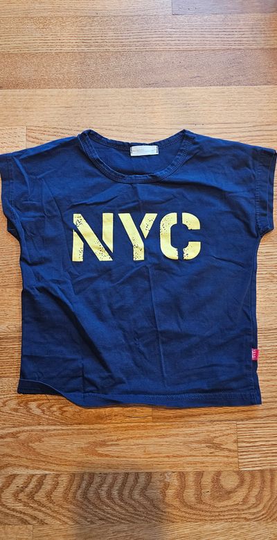 TiTi Like new with NYC prints T-shirt in Navy color 5T