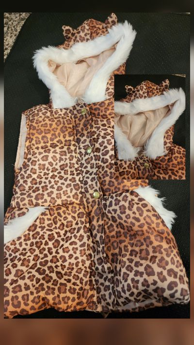 Little Lass vest features a brown cheetah print and a white faux fur-lined ho 6T/6