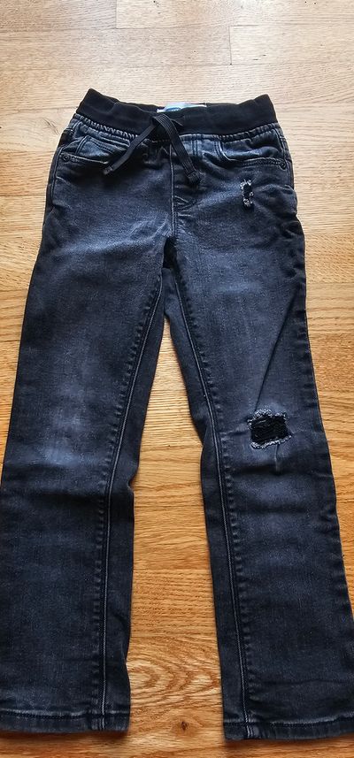 Old Navy Like New skinny jeans, build in flex max, inseam 18 in 5T/5