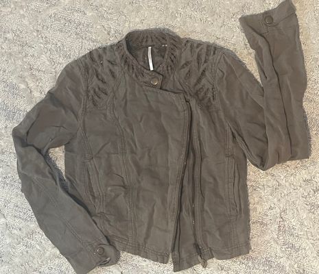 Free people Olive cotton laser cut moto jacket Size 6. SFPF home Junior M - 6