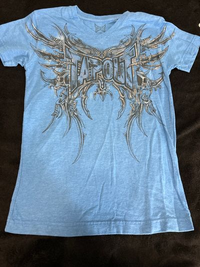 tap out blue logo v neck 7-8