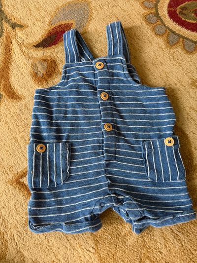 Cat and jack White and blue striped overall shorts 3-6 Months