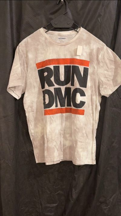 OLD NAVY SIZE - L OFF WHITE RUN DMC LOGO 18-20
