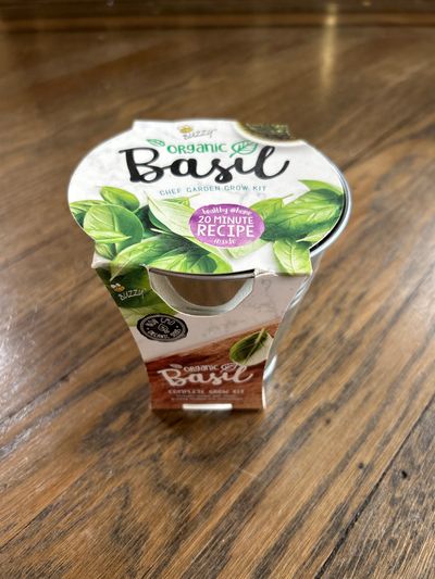 Buzzy Organic New Basil Grow Kit