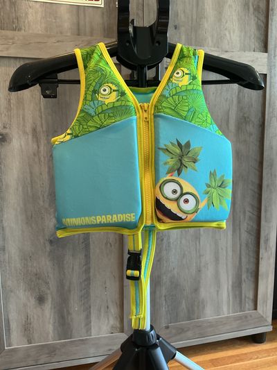 Aqua Leisure Minions safety swim vest for ages 4-6 - maximum 50 lbs 4T/4