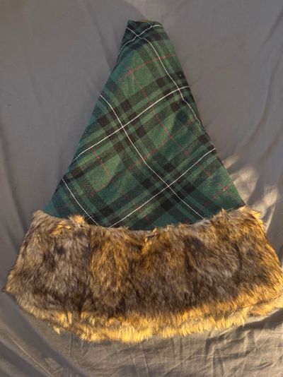 Amazon Green Flannel- Like Tree Skirt w/ Fur-Like Trim