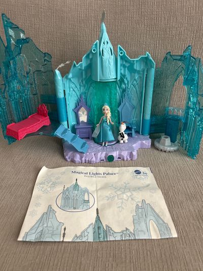 Mattel Disney frozen lights up! Elsas magical lights palace retails 50! All parts!