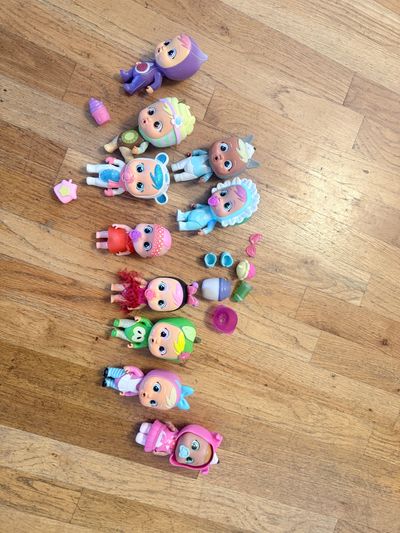 Cry baby doll lot