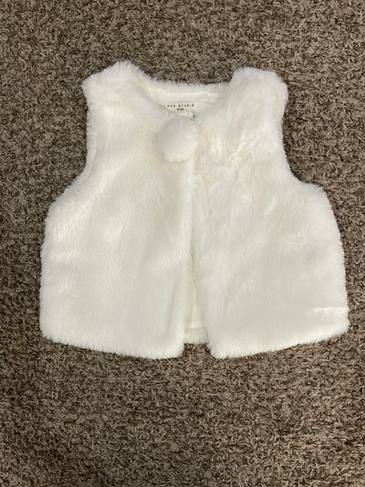 Max Studio Kids White faux fur vest 4T
