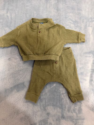 Old navy Outfit sweatshirt and sweatpants 0-3 Months