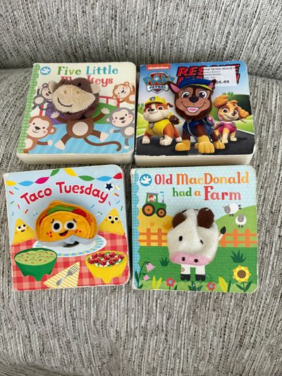 Na 4 puppet books these are such fun!