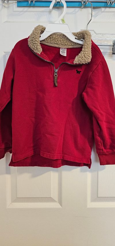 Carter's Good condition sweatshirt can comfortably fit 6/7 yr old boys. 7-8