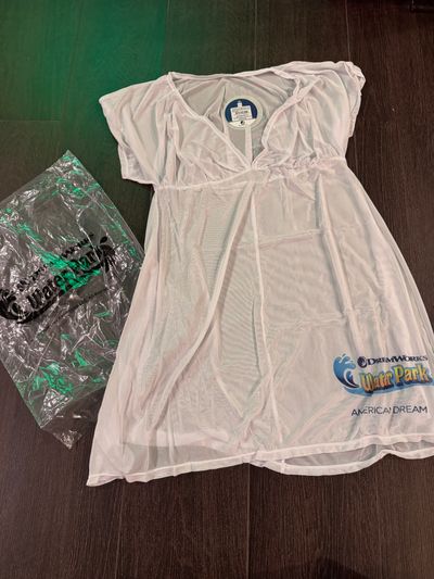 Brand new DreamWorks waterpark American dream White cover-up size small retail, $30 new in bag Women's Small (6-8)