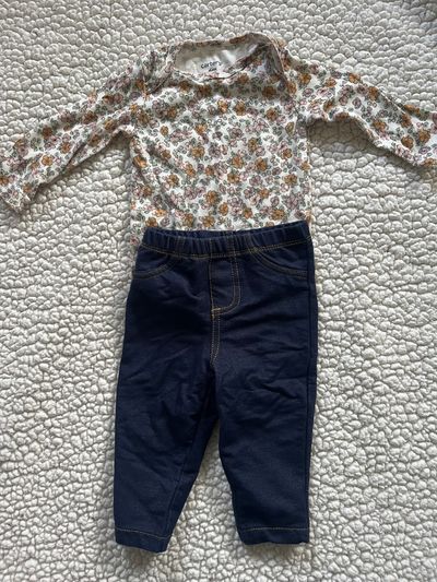 Carters two piece set size 6 months Long sleeve onesie and legging  SFPF home 6 Months