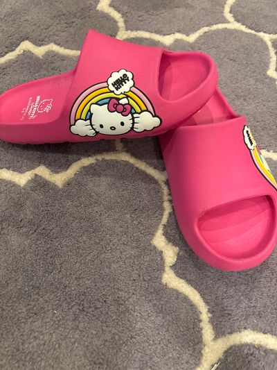 Sanrio Hello Kitty pink slip ons sz5/6 5 (Big Kid)