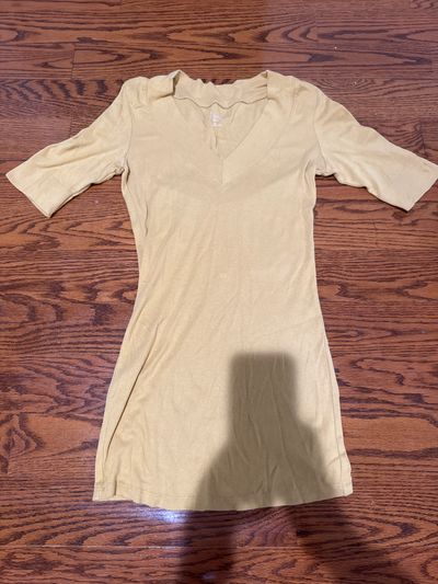 Express Sexy basic yellow vee Women's - S