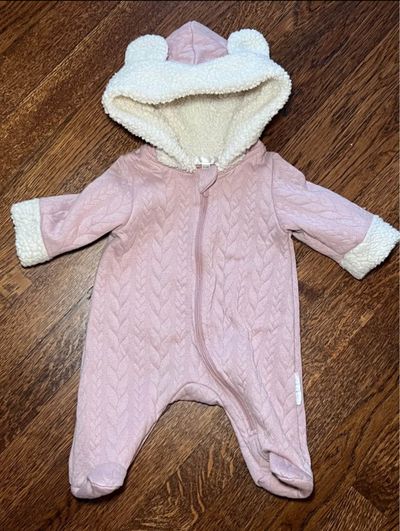 Tahari Zip up hooded sweater suit Zip up hooded sweater suit 0-3 Months