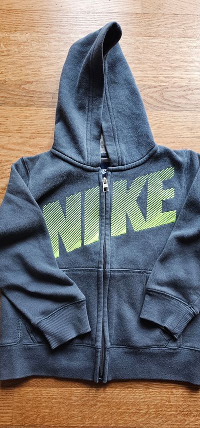 Nike Excellent condition Nike hoodie can fit 5-6 yrs old boys 5T/5