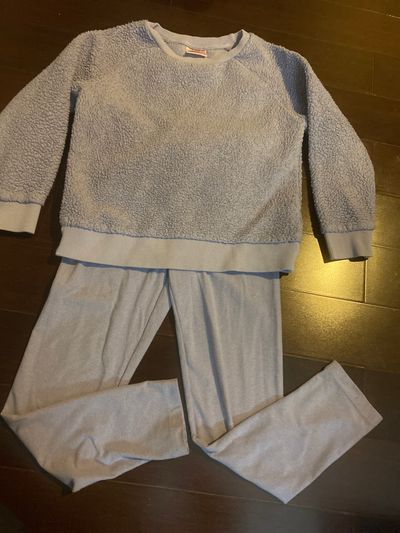 32 heat Two piece long sleeve outfit 5T/5
