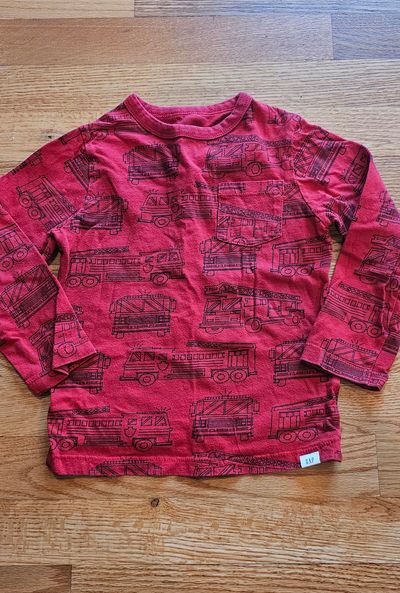Baby Gap Like new Boys 3T red shirt feature fire trucks graphics 3T