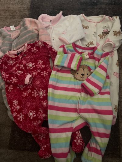 Lot of 5 fleece footed pajamas all size 3-6m  3-6 Months