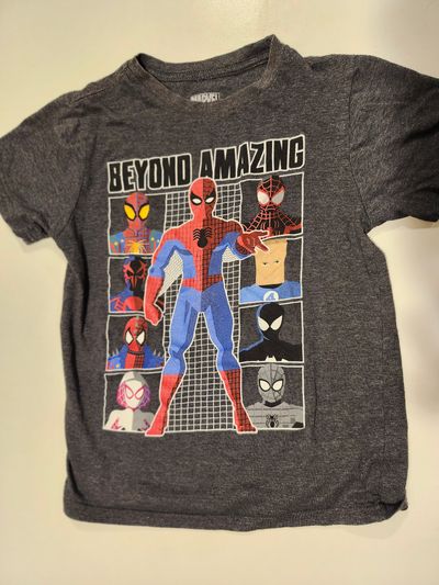 Spider man graphic tee t shirt size S  6T/6