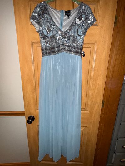 Adrianna Papell Gorgeous aqua beaded short sleeve gown with tulle boddes Women's 2