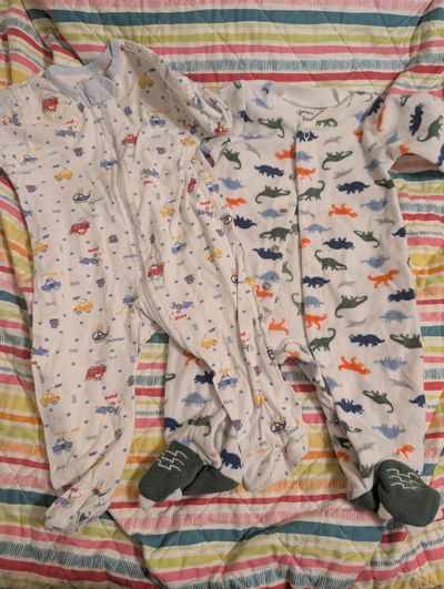 Set of 2 pajamas with feet Set of 2 pajamas with feet 3 Months