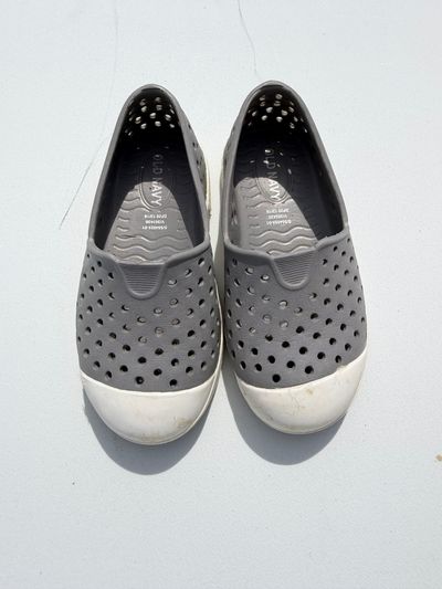 Old navy water shoes  8 (Lil' Kid)