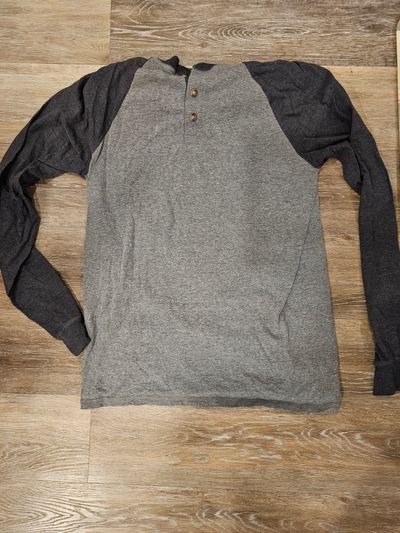 Hanes 2 toned Gray long sleeved shirt Men's - M