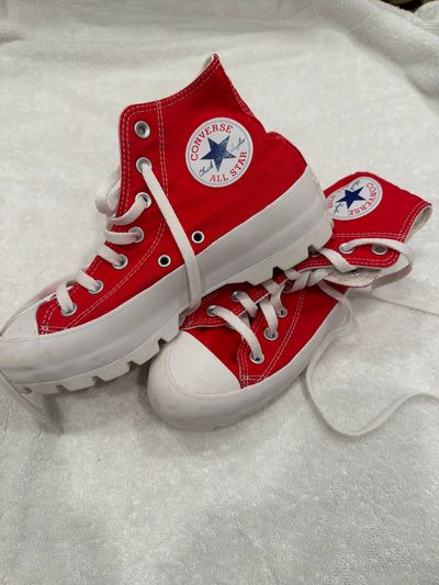 Red Converse sneakers with small platform Barely worn 7-1/2 (Adult)