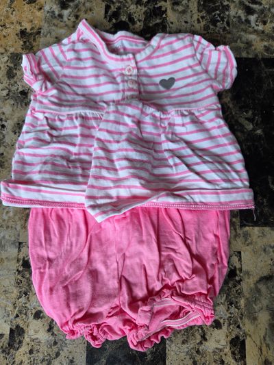 Carters 2 piece outfit Short sleeved shirt and shorts 6 Months