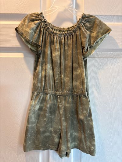 Old Navy Size 8 green camo romper 7-8