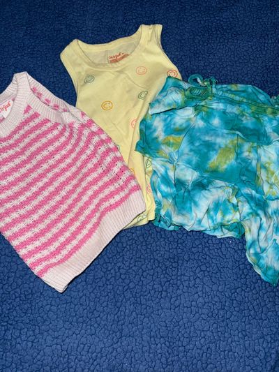 Cat & Jack & radoll & rockets Lot of 3 tops - pink knit, yellow smiley and blue tie dye 2T
