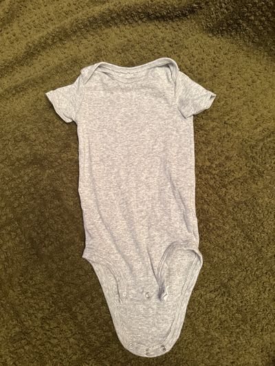 Simple joy by carter Short sleeve gray onesie 18 Months