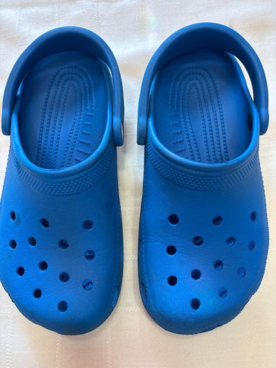 Crocs- blue Size J4 4 (Big Kid)