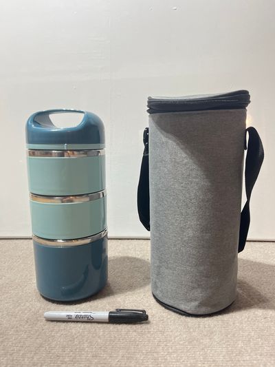 NA Like new 3 compartment bento stainless. Pen for size