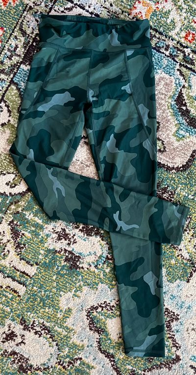 Old Navy active powersoft camo leggings Excellent condition. SFPF home 10-12