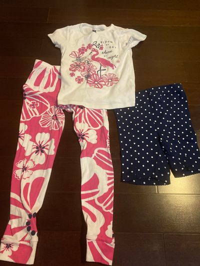 Carters 3 piece Pajama set with shirt, pants and shorts 6T/6