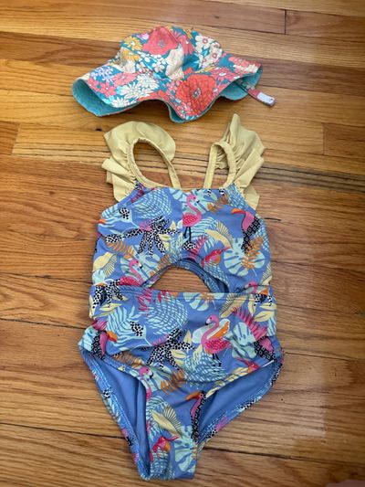 Vince camuto Outfit one piece and sunhat 5T/5