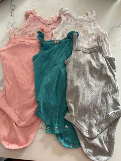 Misc Onesie tanks 6-9 Months