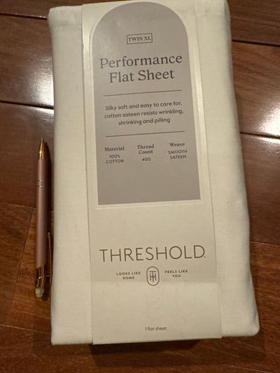 Brand new threshold performance flat sheet twin xl Thread count 400 100% cotton, smooth satin off-white