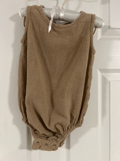 Illoura Baige romper baige /brown , so soft . Amazing brand 2T