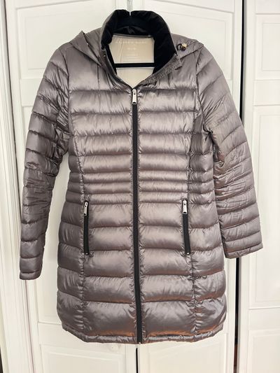 Andrew Marc EUC grey taupe color. Removable hood. Pockets. Packable Women's - M
