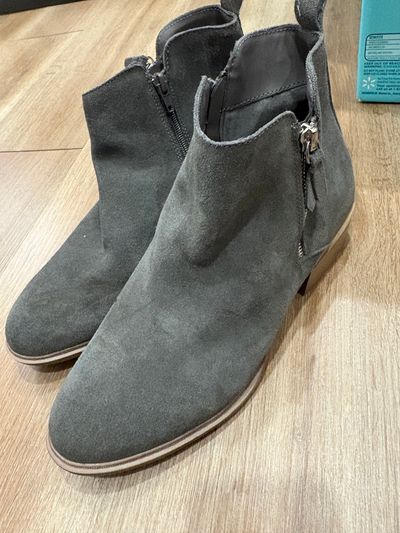 Kenzie Gray ankle booties 9-1/2 (Adult)