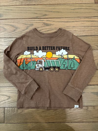 Gap brown tshirt long sleeve Build a better future, dump truck 5T/5