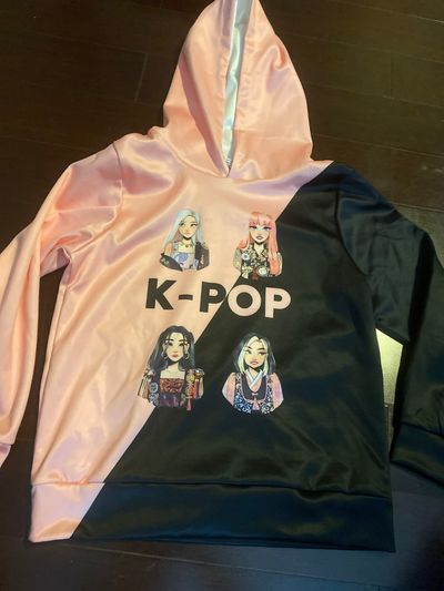 Kpop Kpop long sleeve hooded shirt. Size 130 7/8 7-8