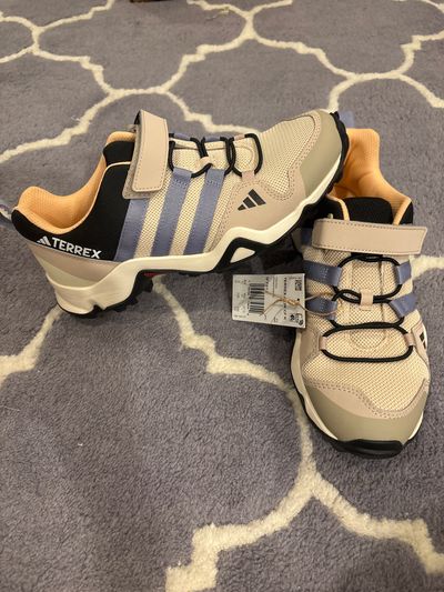 Adidas New w tag Beige w Lt purple stripes w Velcro strap hike sneakers 5 (Big Kid)