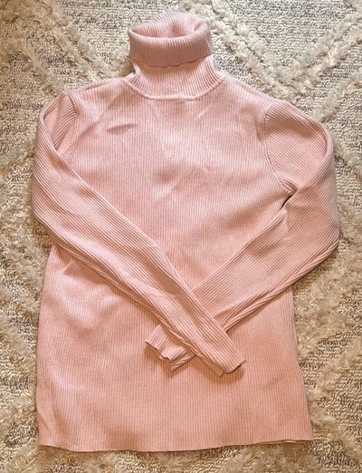 Old Navy Light pink ribbed turtleneck. Excellent condition SFPF home Women's - S