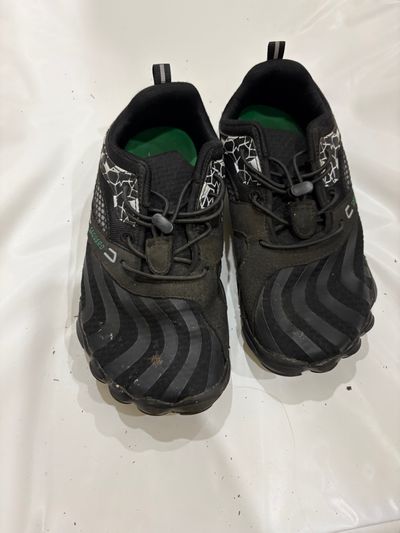 Saguaro Barefoot shoes worn a couple times 3-1/2 (Big Kid)